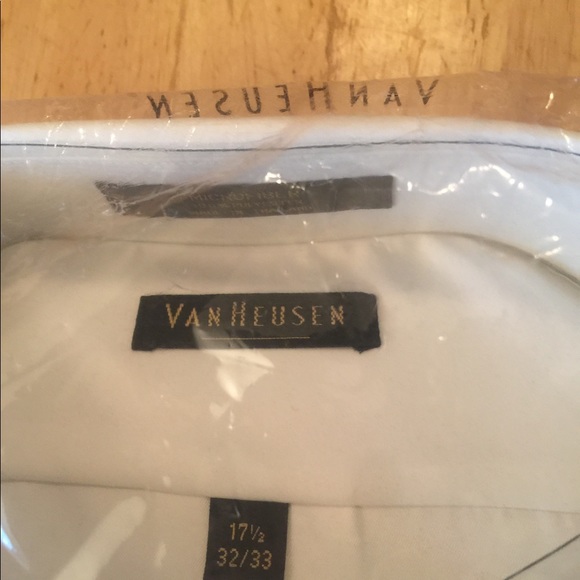 NWT Van Heusen Shirt, s.17 1/2 - Picture 2 of 2